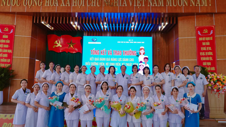 Bệnh viện Đa khoa Trung ương Quảng Nam tổng kết đánh giá năng lực điều dưỡng, hộ sinh, kỹ thuật viên năm 2025