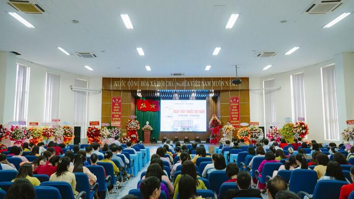 Bệnh viện Việt – Hàn Đà Nẵng kỷ niệm 71 năm Ngày Thầy thuốc Việt Nam, vinh danh đội ngũ y, bác sĩ tiêu biểu