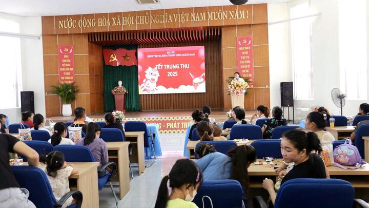 Tết Trung thu ấm áp tại Bệnh viện Đa khoa Trung ương Quảng Nam