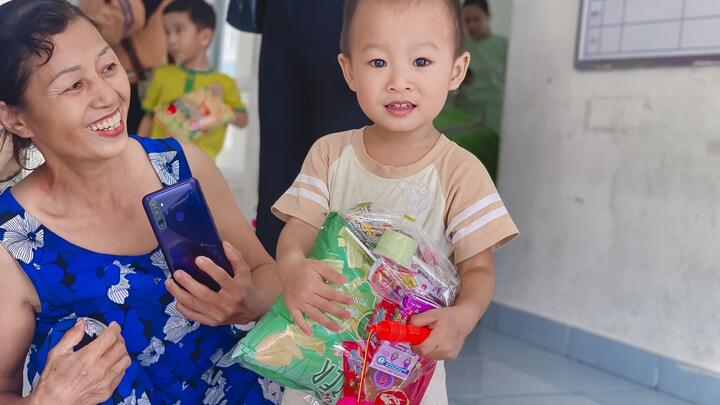 Trao quà Trung thu cho bệnh nhi tại Bệnh viện ĐKTW Quảng Nam