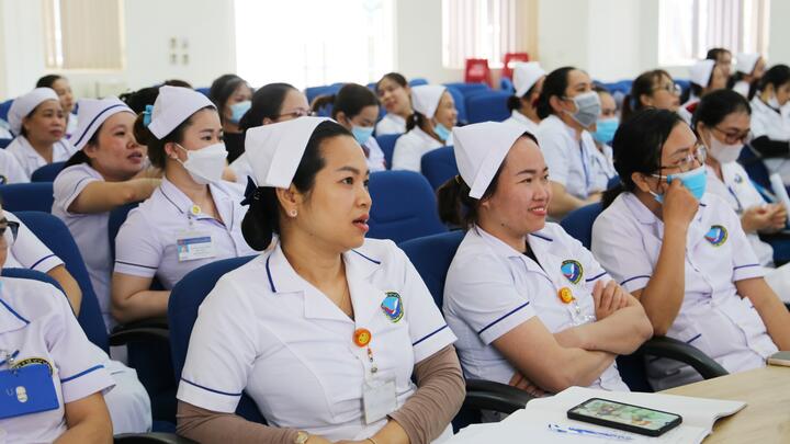 Sinh hoạt chuyên môn Điều dưỡng: Hướng dẫn cách sử dụng phiếu theo dõi và chăm sóc cấp 2-3 theo TT 32/2023
