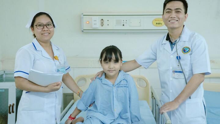 Phẫu thuật tán sỏi thận siêu nhỏ cứu bệnh nhi 9 tuổi