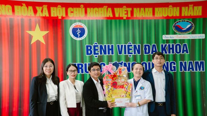 Xã Tam Anh, xã Núi Thành thăm, chúc Tết Bính Ngọ 2026 Bệnh viện Đa khoa Trung ương Quảng Nam