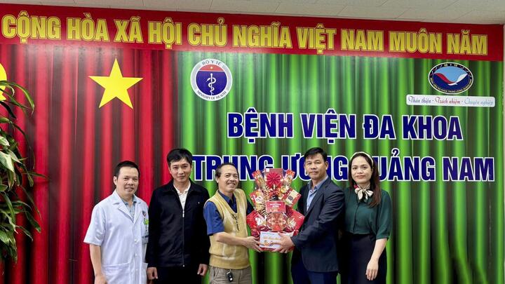 Trung tâm Y tế Khu vực Núi Thành thăm và chúc Tết Bệnh viện Đa khoa Trung ương Quảng Nam